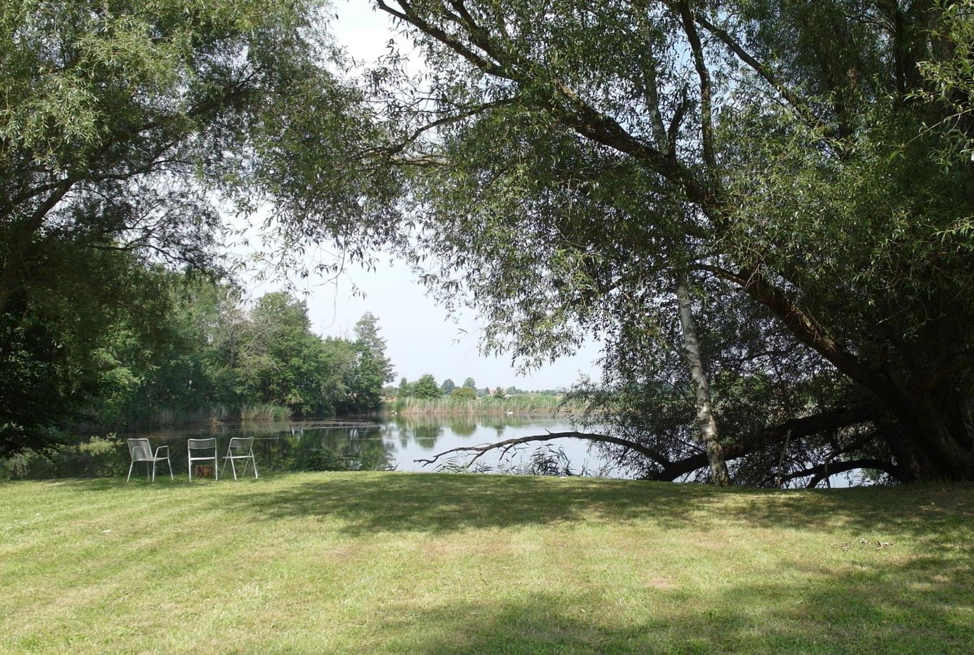 Ferienwohnungen Im Kunst.Haus Am See Доберлуг-Кирххайн Экстерьер фото
